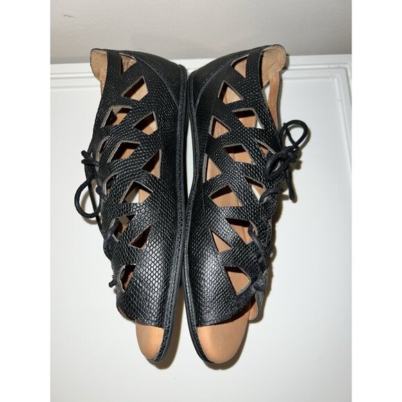 GENTLE SOULS by Kenneth Cole Betsi Flat Lace-up Sandal Sandal Black Sz 9M - Picture 7 of 13